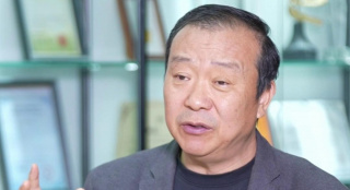 梁文峰的现任妻子及子女
